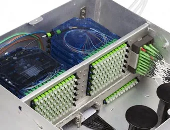Caja para entornos de techo o suelo